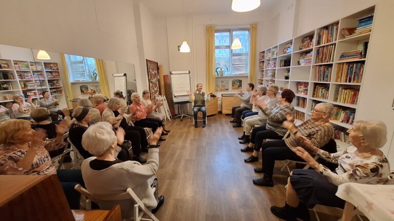 Śpiewające zaproszenie na Mazowiecki Festiwal Seniorów
